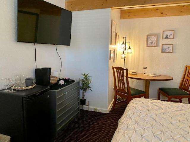 קודי Moose Creek Lodge & Suites חדר תמונה