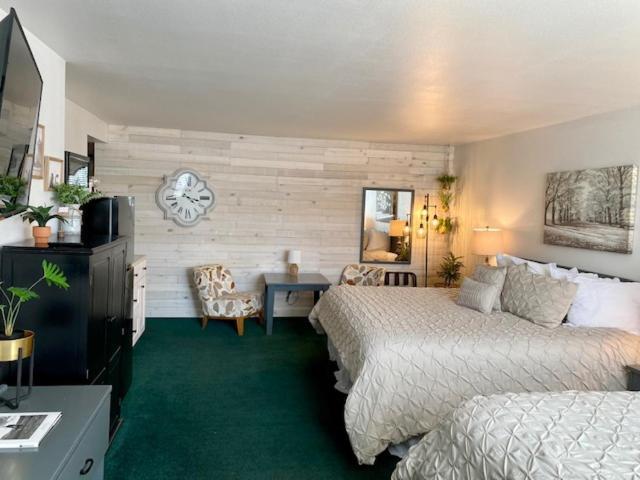 קודי Moose Creek Lodge & Suites חדר תמונה