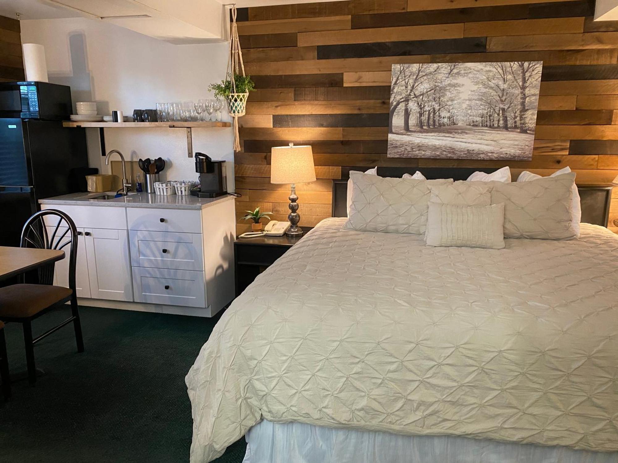 קודי Moose Creek Lodge & Suites חדר תמונה